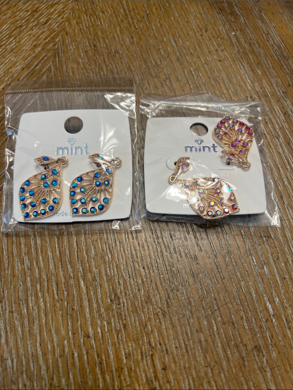 2 pairs of super cute earrings
